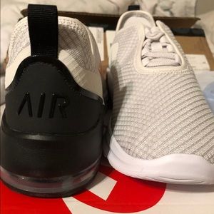 nike air max motion 2 platinum tint kumquat